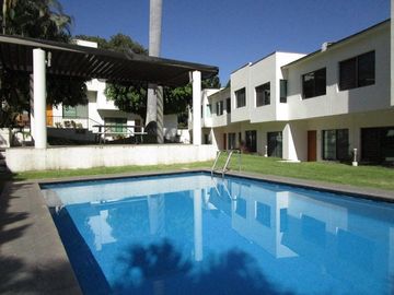 Casa en Codominio con Alberca en Col. San Antón, Cuernavaca Morelos.