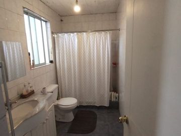 Casa y tereno amplios 3 dormitorios dos baños comuna La Florida