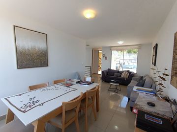 UIDE RENTA CASA AMOBLADA