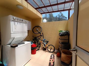 UIDE RENTA CASA AMOBLADA