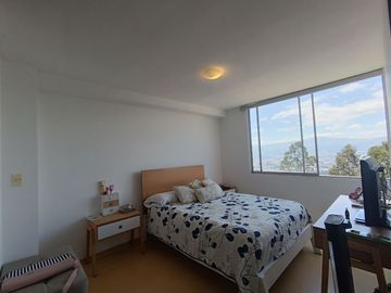 UIDE RENTA CASA AMOBLADA