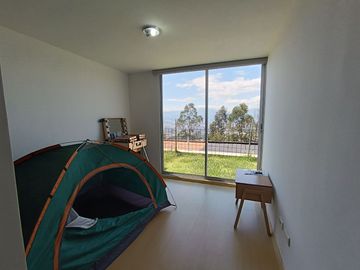 UIDE RENTA CASA AMOBLADA