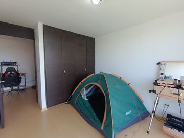 UIDE RENTA CASA AMOBLADA