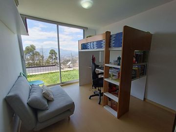 UIDE RENTA CASA AMOBLADA