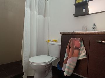 UIDE RENTA CASA AMOBLADA