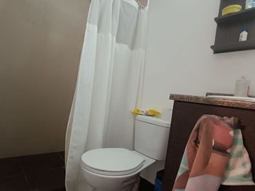 UIDE RENTA CASA AMOBLADA