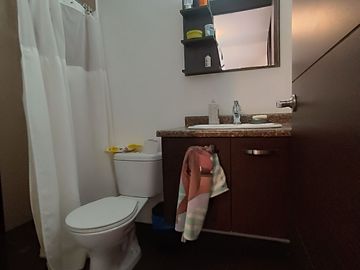 UIDE RENTA CASA AMOBLADA