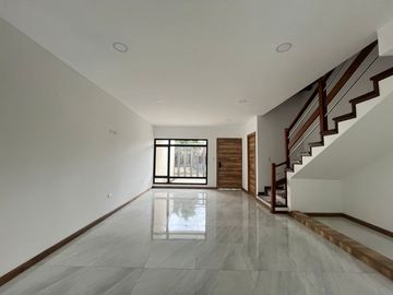 CASA POR ESTRENAR DE 4 DORMITORIOS EN VENTA SECTOR RICAURTE