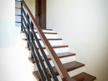 House & Lot For Sale in Buenavista Hills Tagaytay City-MC