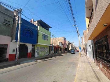 🏡 ¡Gran Oportunidad! Casa En Venta De 3 Pisos Con Opcion De Negocio En Excelente Ubicación – Calle La Mar A Media Cuadra De La Av. Cutervo
