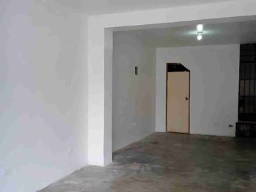 🏡 ¡Gran Oportunidad! Casa En Venta De 3 Pisos Con Opcion De Negocio En Excelente Ubicación – Calle La Mar A Media Cuadra De La Av. Cutervo