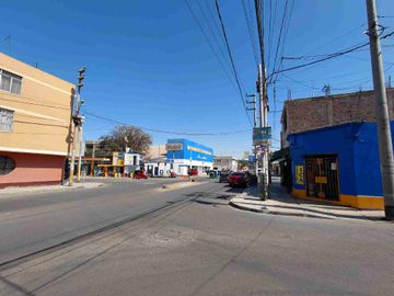 🏡 ¡Gran Oportunidad! Casa En Venta De 3 Pisos Con Opcion De Negocio En Excelente Ubicación – Calle La Mar A Media Cuadra De La Av. Cutervo