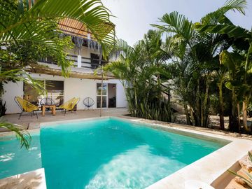 SE VENDE Casa de 2 niveles en Puerto Escondido – ¡Ideal para rentas en Airbnb