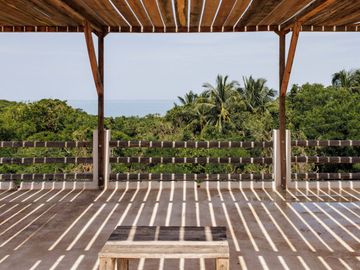 SE VENDE Casa de 2 niveles en Puerto Escondido – ¡Ideal para rentas en Airbnb