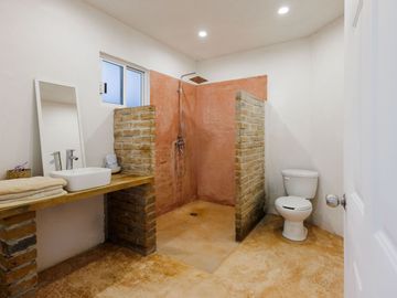 SE VENDE Casa de 2 niveles en Puerto Escondido – ¡Ideal para rentas en Airbnb