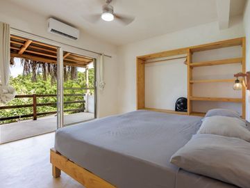 SE VENDE Casa de 2 niveles en Puerto Escondido – ¡Ideal para rentas en Airbnb