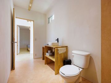 SE VENDE Casa de 2 niveles en Puerto Escondido – ¡Ideal para rentas en Airbnb