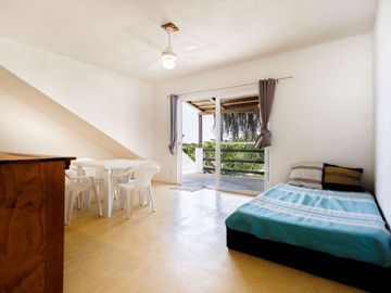 SE VENDE Casa de 2 niveles en Puerto Escondido – ¡Ideal para rentas en Airbnb