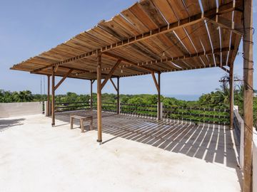 SE VENDE Casa de 2 niveles en Puerto Escondido – ¡Ideal para rentas en Airbnb