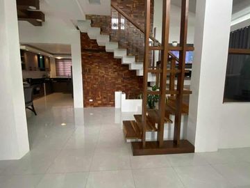 House & Lot w/ POOL & Jacuzzi in Tagaytay Country Homes 3 for SALE! 400 sqm at 35M