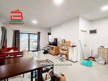 ทาวน์เฮาส์ หมู่บ้าน ภัทรไพรเวท 2 เฟส 3 เนื้อที่ 24.7 ตรว. ถนนปทุมธานี-สามโคก-เสนา อ.สามโคก จ.ปทุมธานี