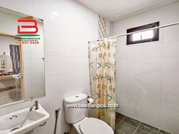 ทาวน์เฮาส์ หมู่บ้าน ภัทรไพรเวท 2 เฟส 3 เนื้อที่ 24.7 ตรว. ถนนปทุมธานี-สามโคก-เสนา อ.สามโคก จ.ปทุมธานี