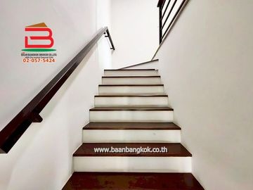 ทาวน์เฮาส์ หมู่บ้าน ภัทรไพรเวท 2 เฟส 3 เนื้อที่ 24.7 ตรว. ถนนปทุมธานี-สามโคก-เสนา อ.สามโคก จ.ปทุมธานี