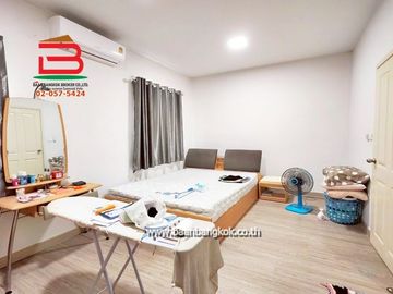 ทาวน์เฮาส์ หมู่บ้าน ภัทรไพรเวท 2 เฟส 3 เนื้อที่ 24.7 ตรว. ถนนปทุมธานี-สามโคก-เสนา อ.สามโคก จ.ปทุมธานี