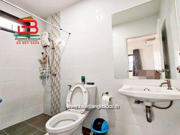 ทาวน์เฮาส์ หมู่บ้าน ภัทรไพรเวท 2 เฟส 3 เนื้อที่ 24.7 ตรว. ถนนปทุมธานี-สามโคก-เสนา อ.สามโคก จ.ปทุมธานี