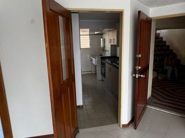 VENDO EN CALI CERCA A LA AUTOPISTA SUR ORIENTAL Y A LA 56 (AV. GUADALUPE) APARTAMENTO EN UNIDAD RESIDENCIAL  BUENO, BONITO Y BARATO, ESTRATO 5, $390M