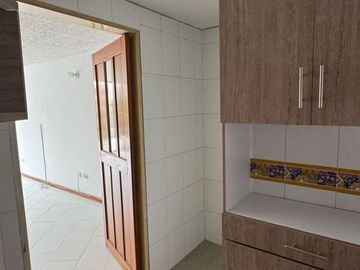 VENDO EN CALI CERCA A LA AUTOPISTA SUR ORIENTAL Y A LA 56 (AV. GUADALUPE) APARTAMENTO EN UNIDAD RESIDENCIAL  BUENO, BONITO Y BARATO, ESTRATO 5, $390M