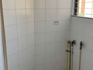 VENDO EN CALI CERCA A LA AUTOPISTA SUR ORIENTAL Y A LA 56 (AV. GUADALUPE) APARTAMENTO EN UNIDAD RESIDENCIAL  BUENO, BONITO Y BARATO, ESTRATO 5, $390M