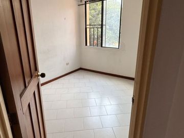 VENDO EN CALI CERCA A LA AUTOPISTA SUR ORIENTAL Y A LA 56 (AV. GUADALUPE) APARTAMENTO EN UNIDAD RESIDENCIAL  BUENO, BONITO Y BARATO, ESTRATO 5, $390M