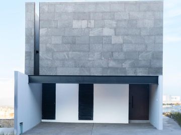 AMPLIO JARDIN CIMAZUL CASA EN VENTA