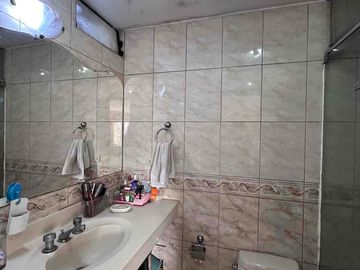 Venta de Casa en La Molina de 8Dormitorios y 3 cocheras. Cerca a La Avenida Los Frutales