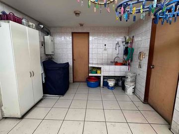 Venta de Casa en La Molina de 8Dormitorios y 3 cocheras. Cerca a La Avenida Los Frutales