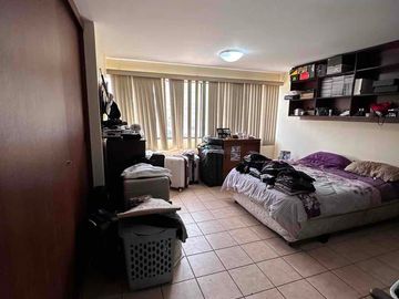 Venta de Casa en La Molina de 8Dormitorios y 3 cocheras. Cerca a La Avenida Los Frutales