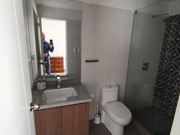 🏡 ¡VENTA DE MODERNO DÚPLEX EN VALLECITO! 🏡