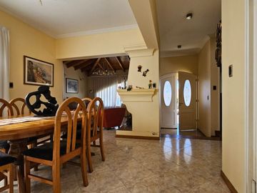 VÓRTICE INMOBILIARIA VENDE CASA EN BARRIO PALMARES, GODOY CRUZ, MENDOZA