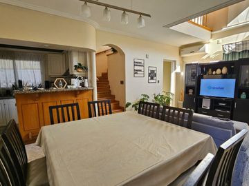 VÓRTICE INMOBILIARIA VENDE CASA EN BARRIO PALMARES, GODOY CRUZ, MENDOZA