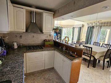 VÓRTICE INMOBILIARIA VENDE CASA EN BARRIO PALMARES, GODOY CRUZ, MENDOZA