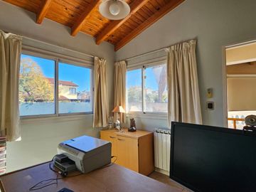 VÓRTICE INMOBILIARIA VENDE CASA EN BARRIO PALMARES, GODOY CRUZ, MENDOZA