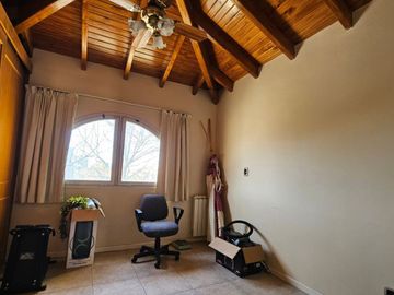 VÓRTICE INMOBILIARIA VENDE CASA EN BARRIO PALMARES, GODOY CRUZ, MENDOZA