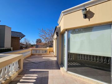 VÓRTICE INMOBILIARIA VENDE CASA EN BARRIO PALMARES, GODOY CRUZ, MENDOZA