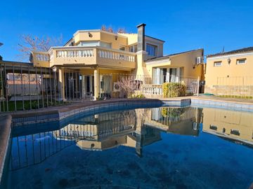 VÓRTICE INMOBILIARIA VENDE CASA EN BARRIO PALMARES, GODOY CRUZ, MENDOZA