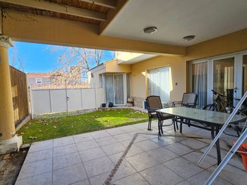VÓRTICE INMOBILIARIA VENDE CASA EN BARRIO PALMARES, GODOY CRUZ, MENDOZA