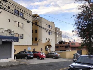 Venta Departamento 2D, Norte de Quito, Sector El Pinar, Conjunto con seguridad 24/7