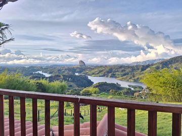 Finca con espectacular vista al embalse en El Peñol Guatapé