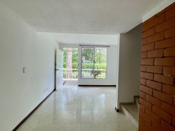 Extraordinaria casa en Colores de la Villa Conjunto Residencial con 3 alcobas. Villa Olimpica. Pereira.