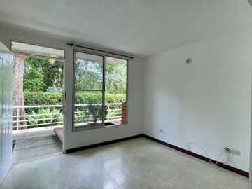 Extraordinaria casa en Colores de la Villa Conjunto Residencial con 3 alcobas. Villa Olimpica. Pereira.